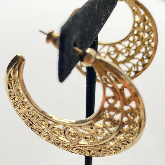 Huggie Hoop Pierced Earrings Gold Tone Filagree - Picture 2 of 8